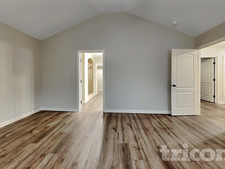 8015 Battle St — Photo 6