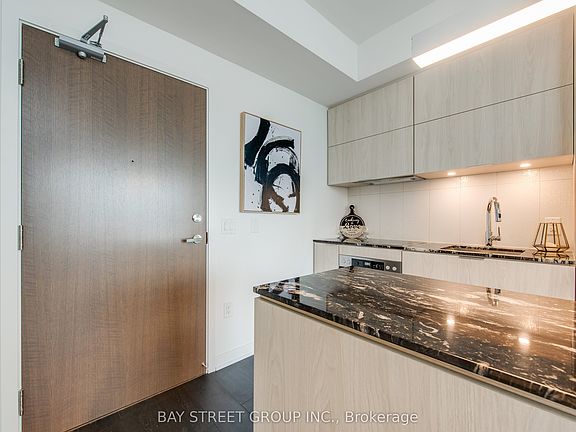 4th image of 20 Richardson St #918
