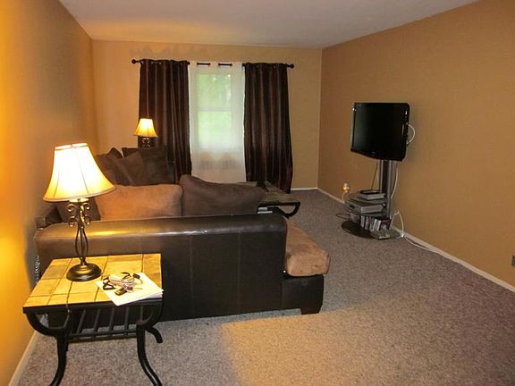 Well maintained spacious 1 bedroom