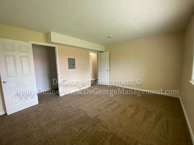 Burdick Estates Apartments — Photo 76