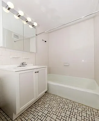 Rented by Icon Realty Management | media 11