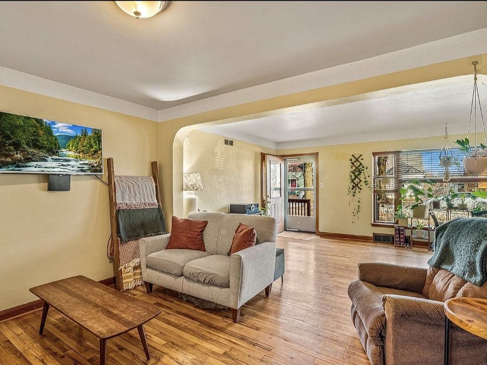 2nd image of 3153 N Dousman St #1