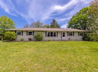 9155 Robert Burke Dr, Brighton, MI 48116