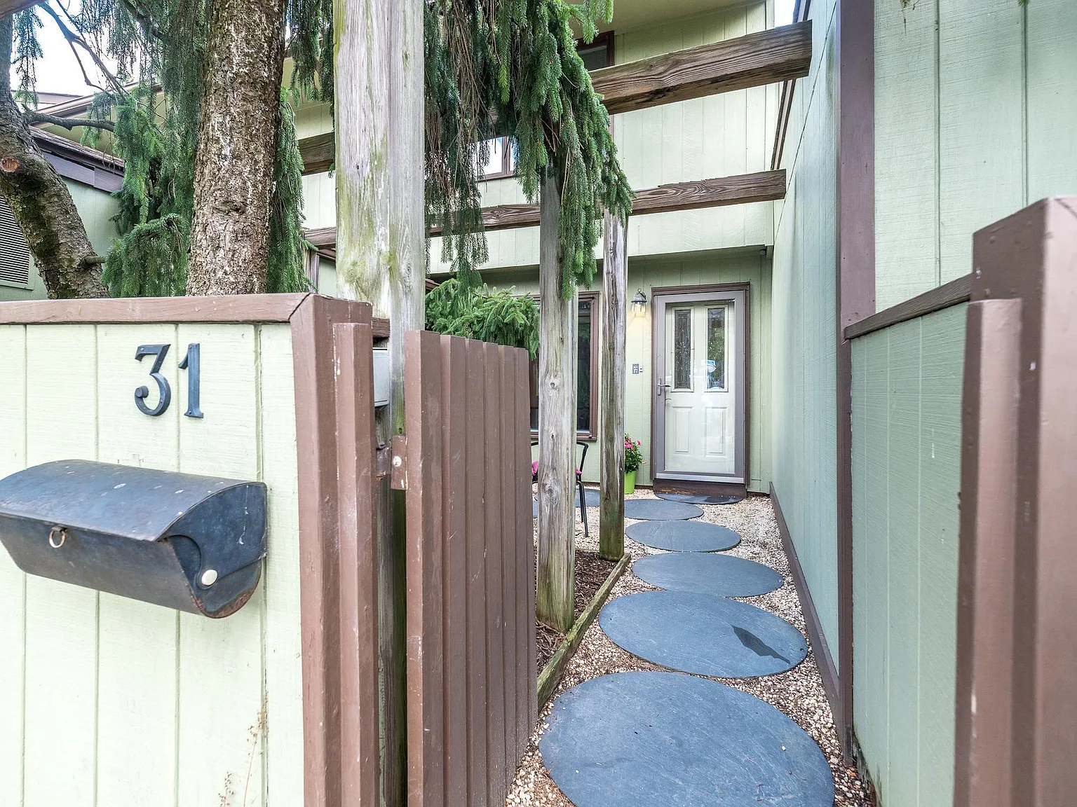2 bed, 2.0 bath, 1088 sqft, $3,300 — Photo 2