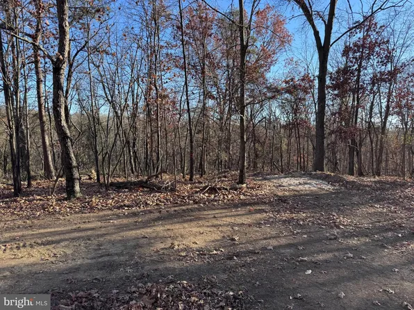 Young Ln #9, Berkeley Springs, WV 25411