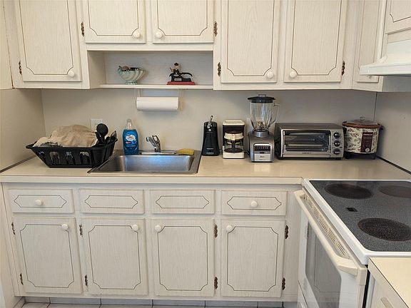 5th image of 1380 NW 43rd Terrace #304