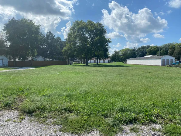 101 1st St, Saint Joseph, IL 61873
