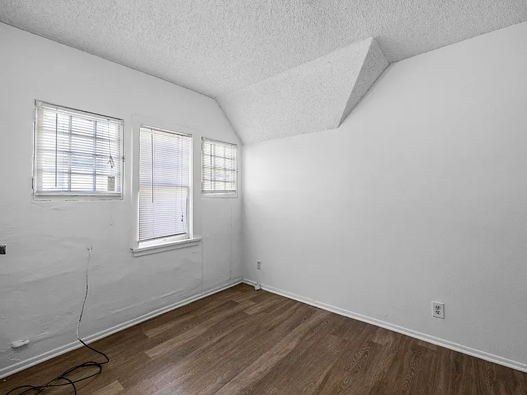 2335 Portland St — Photo 27