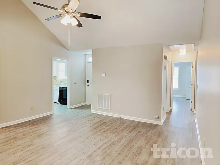 529 Ferncliffe Rd — Photo 3