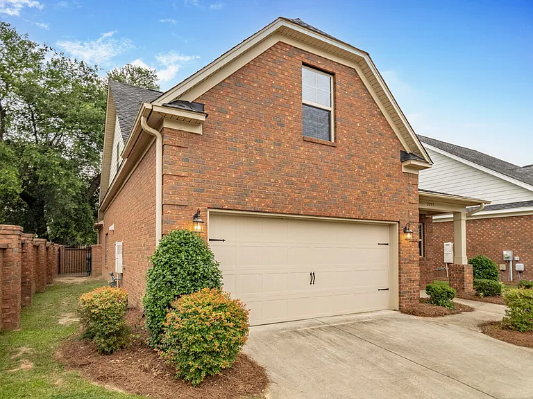 3057 Girard Dr — Photo 4