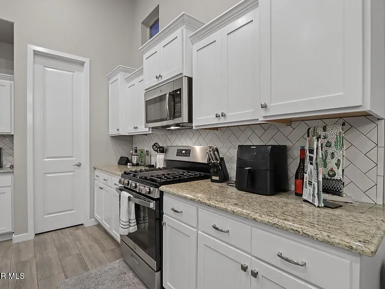 4556 Marisabel Azcarate St — Photo 23