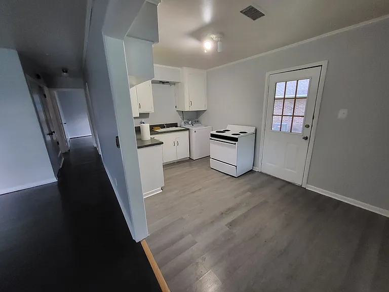 510 Cynisca St — Photo 9