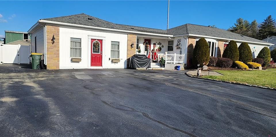 1st image of 5 Rosewood Dr
