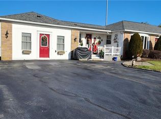 5 Rosewood Dr, Smithfield, RI 02828
