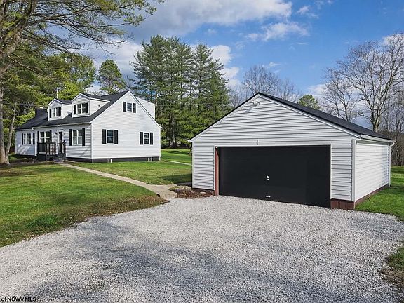 3rd image of 303 Sand Hill Rd