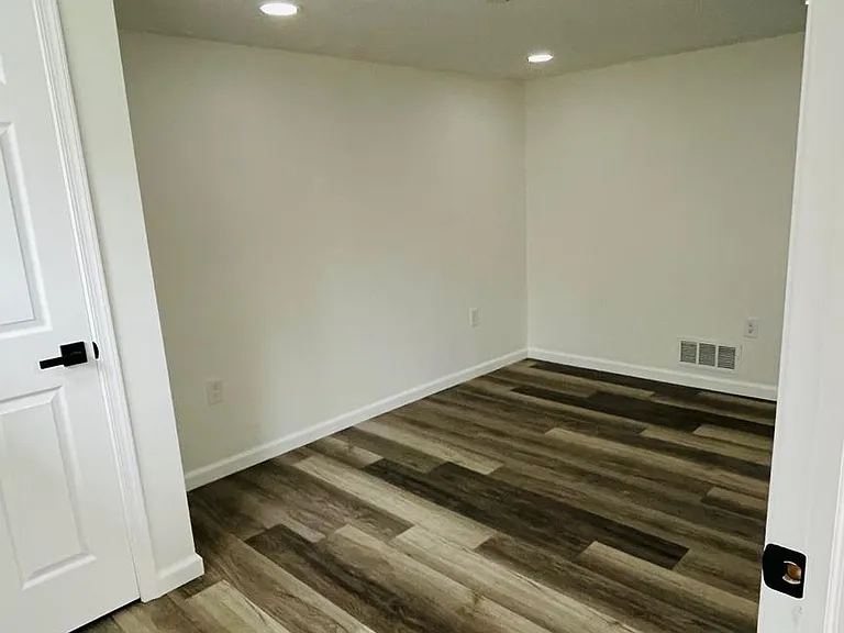5015 Wilkens Ave — Photo 8