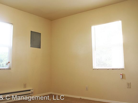3rd image of 327 Vermont St NE APT B