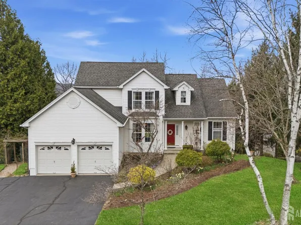 61 Canada Goose Dr, Hackettstown, NJ 07840