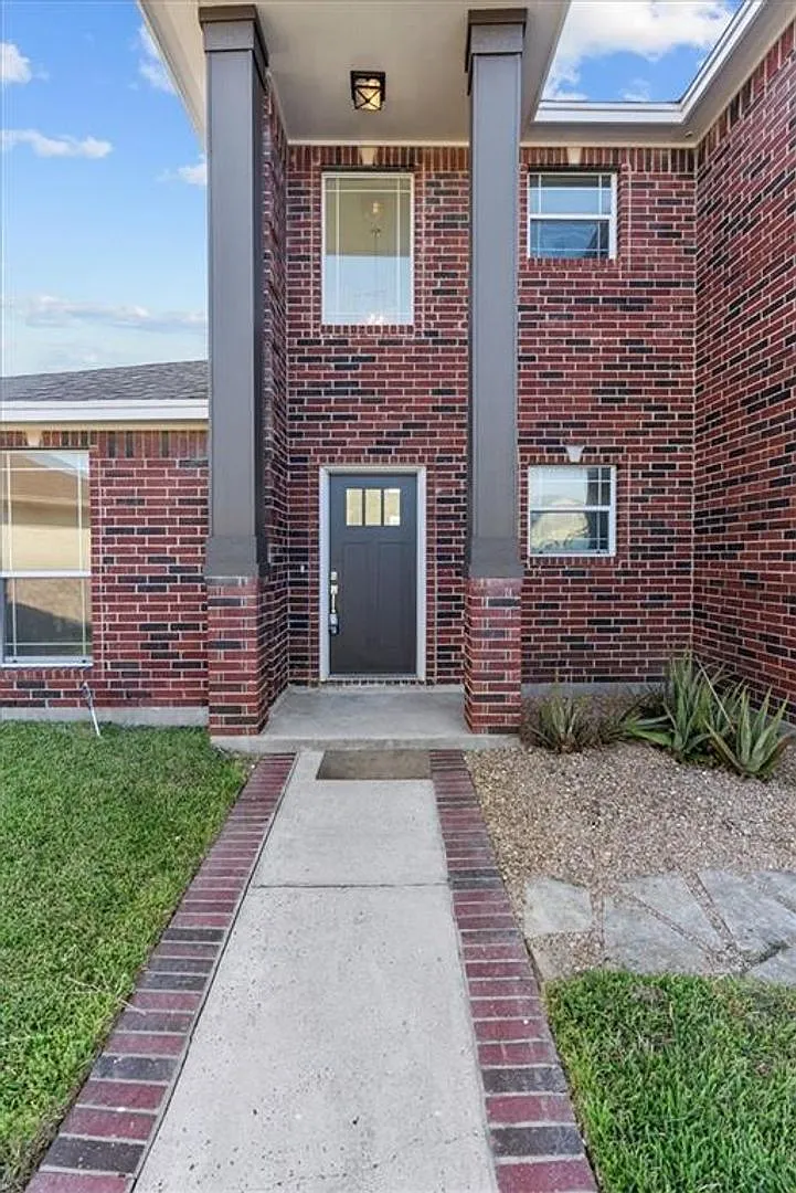 3/2 Southside over 2000 sqft — Photo 2