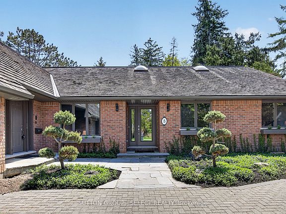 3rd image of 8 Tallwood Cir