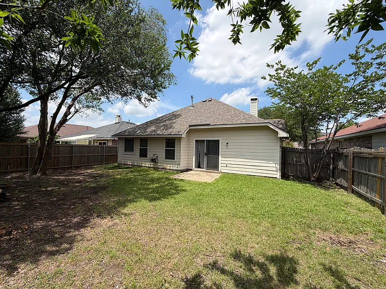 2905 Nandina St — Photo 2