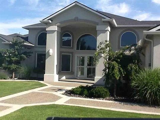 2nd image of 480 Criterion Dr