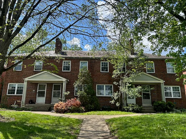 3 bed, 1200 sqft, $1,600 — Photo 1