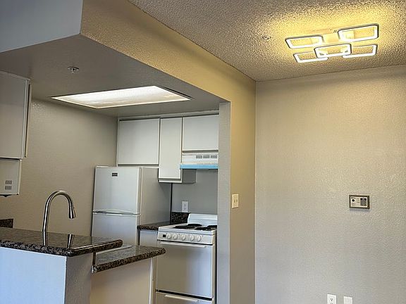 3rd image of 5332 Russell Ave #222