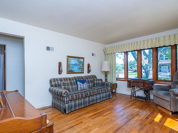 3rd image of 2308 Coles Ave