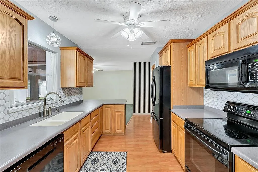 3 bed, 3.0 bath, 1863 sqft, $2,500 — Photo 4