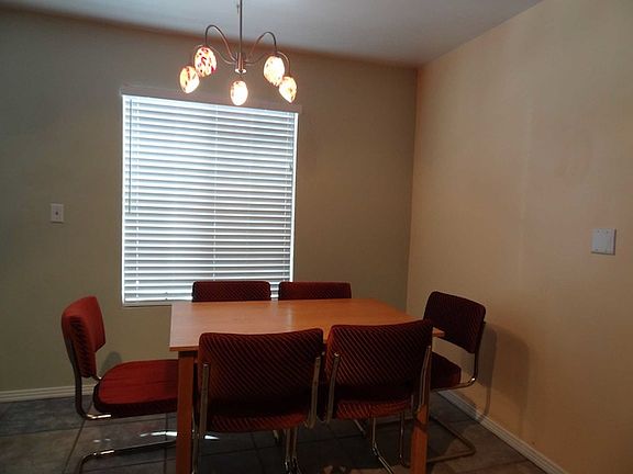 5th image of 565 Crestwood Dr