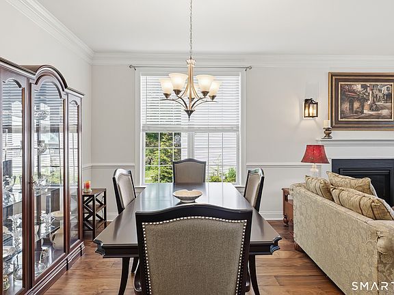 3rd image of 33 South Crossing Way