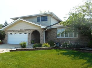 8903 Edgewood Ct, Tinley Park, IL 60487