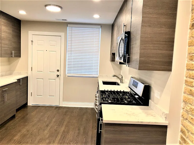1432 W Farragut Ave #G — Photo 9