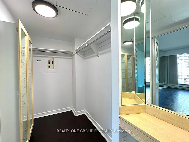 65 Harbour Sq S #2007 — Photo 10
