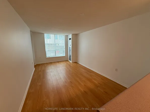 28 Olive Ave #215, Toronto, ON M2N 7E6