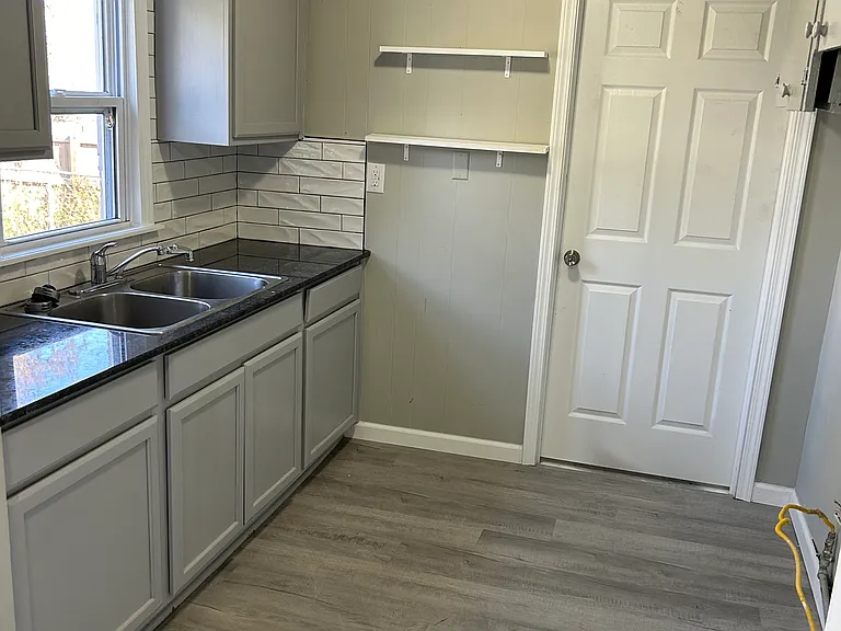 832 E Elgin Pl — Photo 4