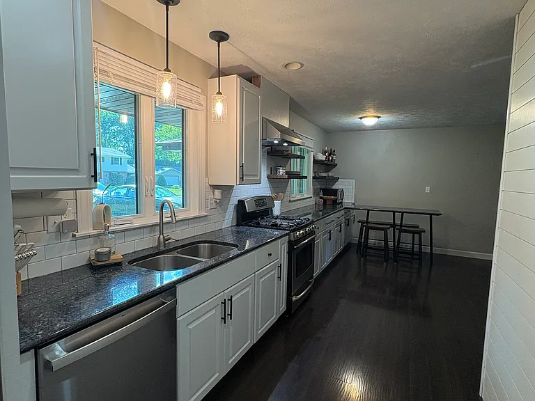 1011 Pine Valley Dr — Photo 6