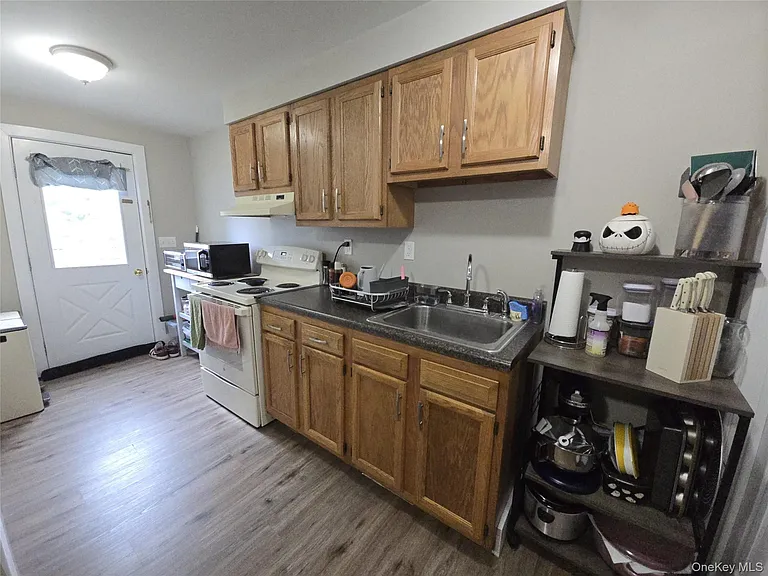 174 Clinton St — Photo 2