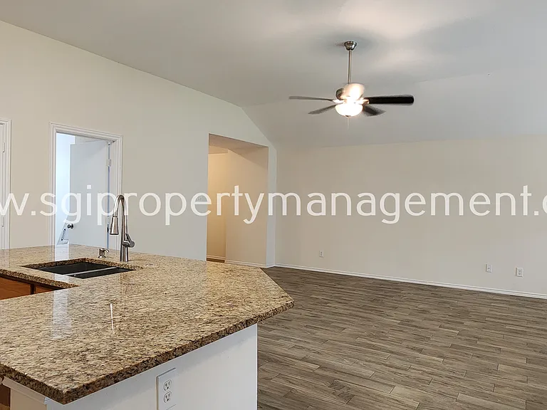 2304 Hayes St — Photo 8