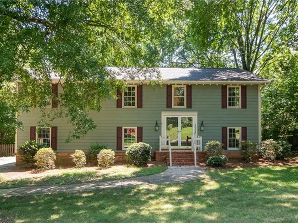 2694 Alderney Ln, Winston Salem, NC 27103