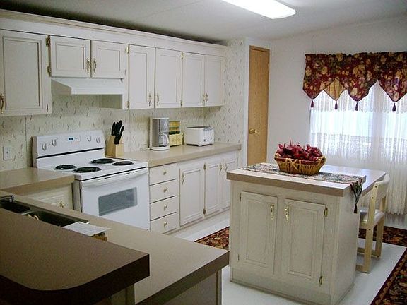 5th image of 101 Lake Pointe Dr