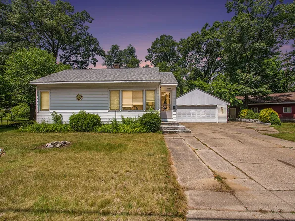 2242 Ruddiman Dr, Muskegon, MI 49445