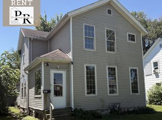 437 2nd Ave S, Clinton, IA 52732