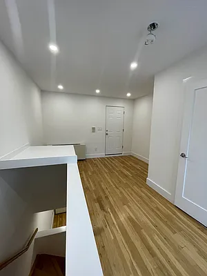 Rented by Compass | media 33