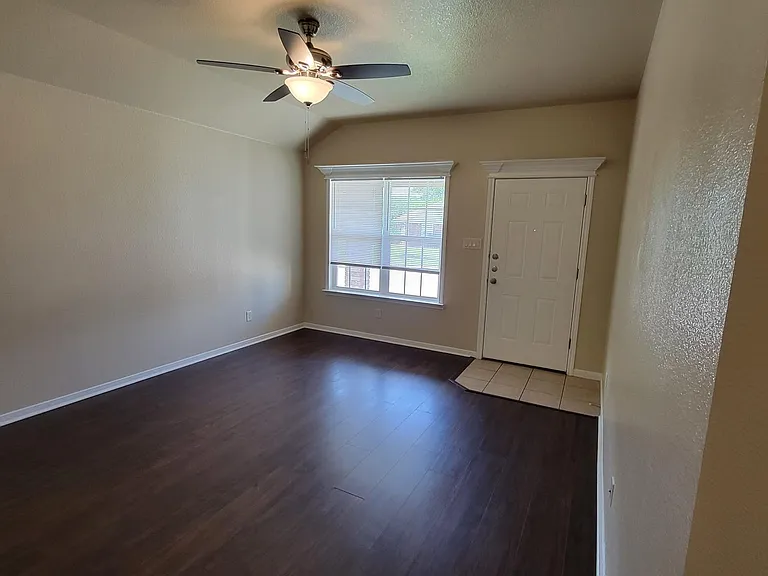 1001 Leah Dr #B — Photo 2