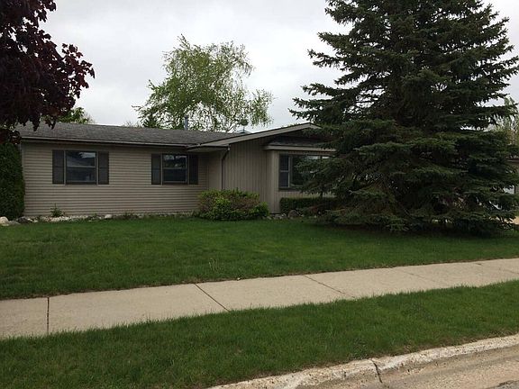 2nd image of 900 Regent Ct