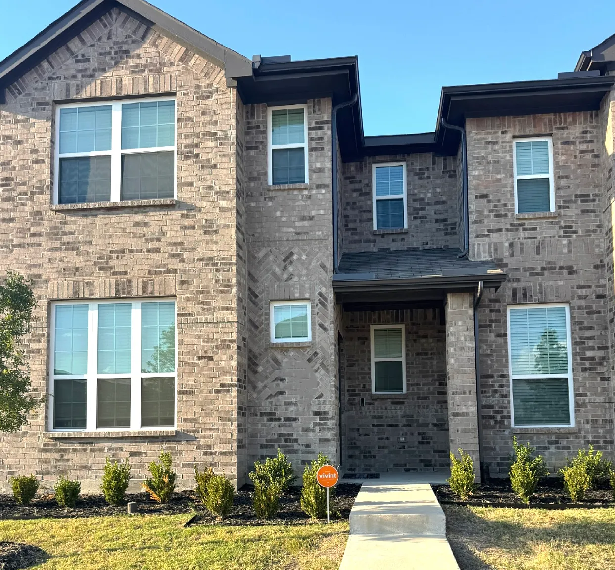 3 bed, 2.5 bath, 1808 sqft, $2,600 — Photo 1