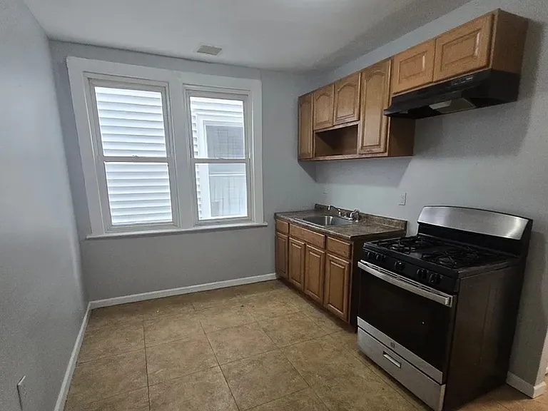 380 Sanford Ave #1L — Photo 6