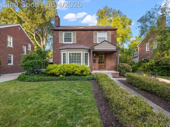 1512 Edgewood Dr, Royal Oak, MI 48067